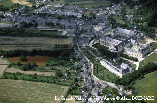 817 - Fontevraud-l'Abbaye